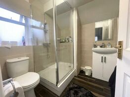 Wicket Grove, Lenton - Image 5