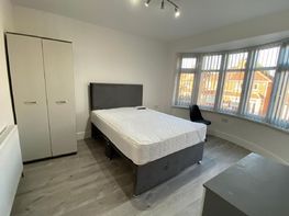Queens Road, Beeston - Image 4