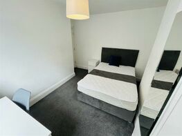 Forest Road (D), Fishponds - Image 5