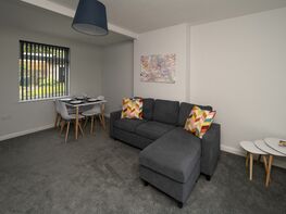 Woodland Way, Kingswood - Image 1