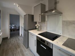 Woodland Way, Kingswood - Image 3