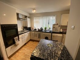 Flat 26 -b16 - Niall Cls, Harborne - Image 3